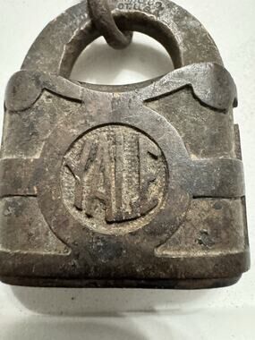 Antique Yale Railroad Padlock w/ Chain Cast Iron 1800s Pat’d 1877 Heavy Lock